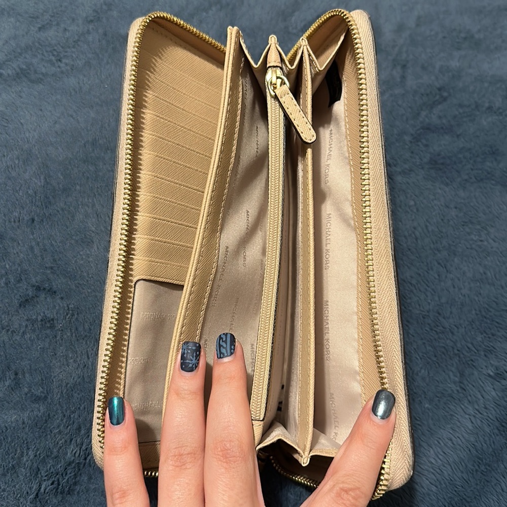 Michael Kors Wristlet Wallet - Picture 4 of 4